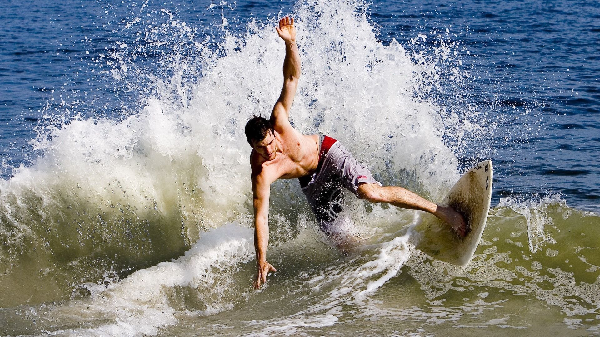_极光冰雪赛:在极寒中火拼速度_,极光寒冰拳