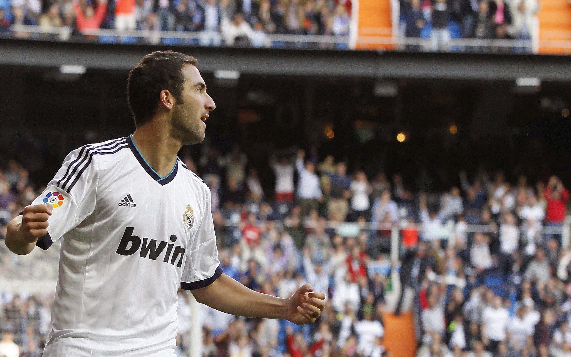 “西甲激烈厮杀，战术变幻令人目不暇接”，西甲队视频